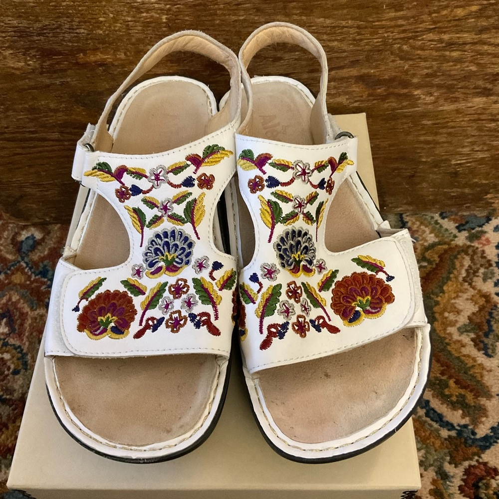 Algeria Vik sandal